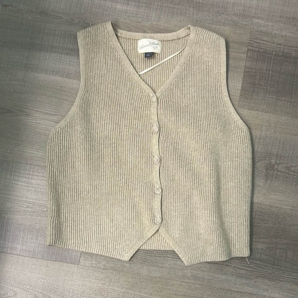 Universal thread  Beige Sweater Vest - Picture 1 of 6